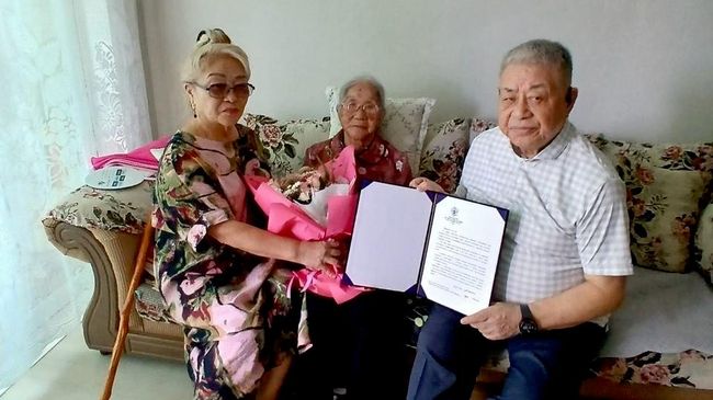 101-летняя Кен Ен За проголосовала на выборах в Госдуму РФ в Республике Корея