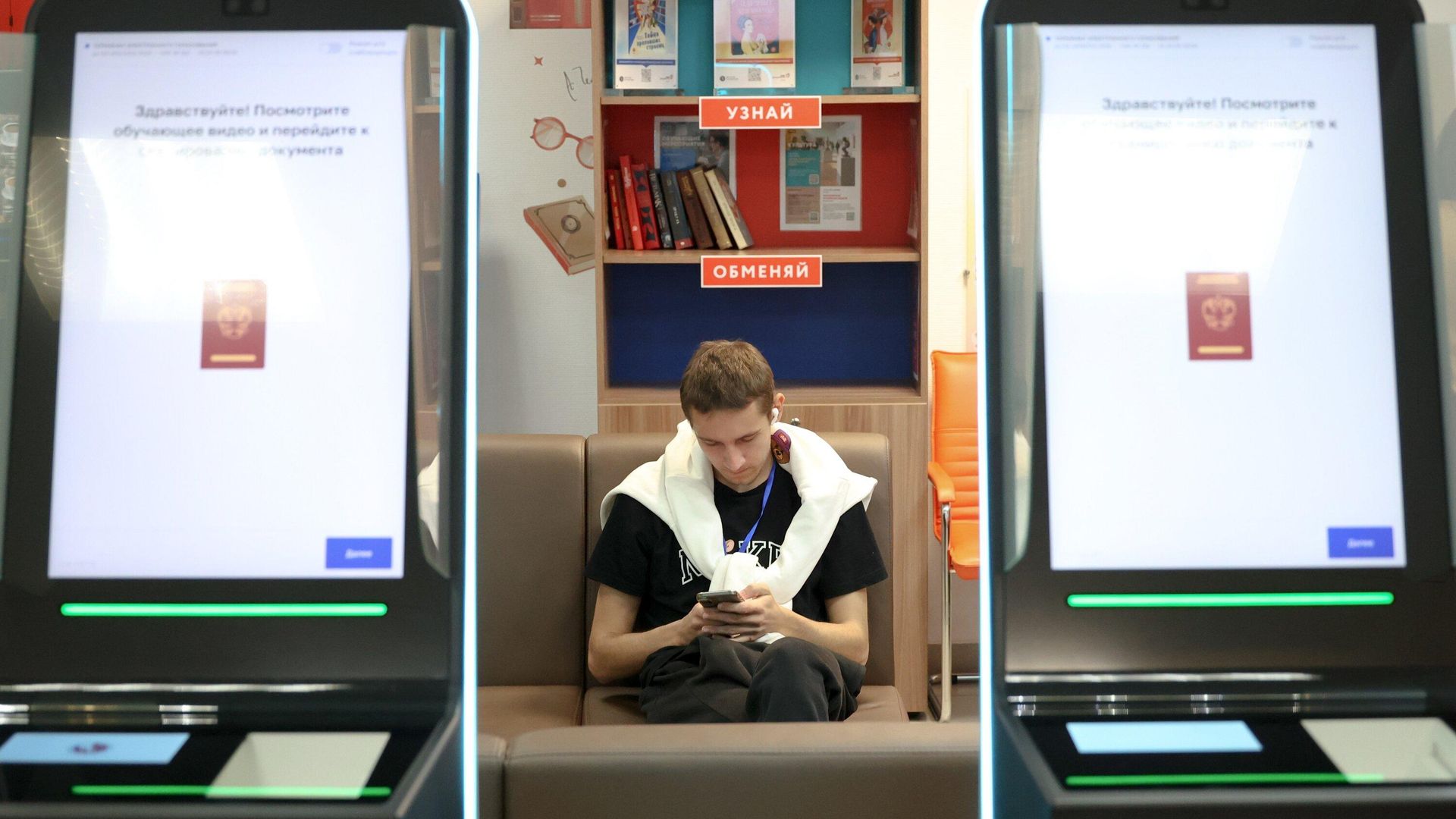 Голосование на выборах депутатов Госдумы на избирательном участке в Москве - РИА Новости, 1920, 19.09.2026