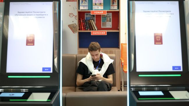 Голосование на выборах депутатов Госдумы на избирательном участке в Москве