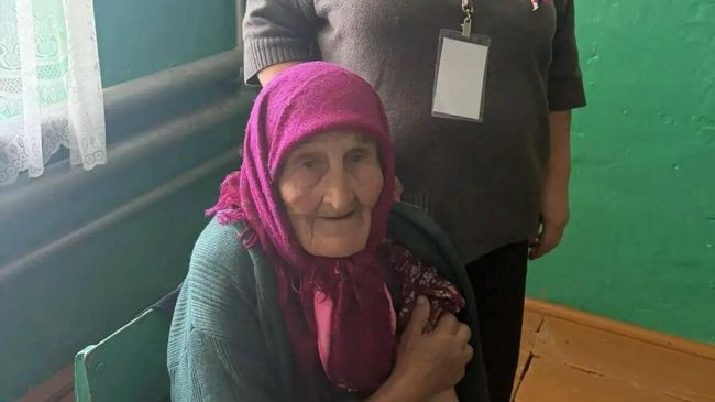 96-летняя Нина Ефремова привилась от гриппа на избирательном участке в селе Раково Буинского района