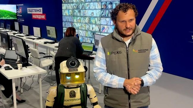 Фермер и сыровар Олег Сирота вместе с роботом проголосовали в Подмосковье