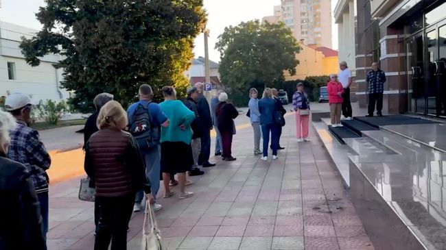 Очереди из желающих проголосовать на выборах в Госдуму РФ в Приднестровье