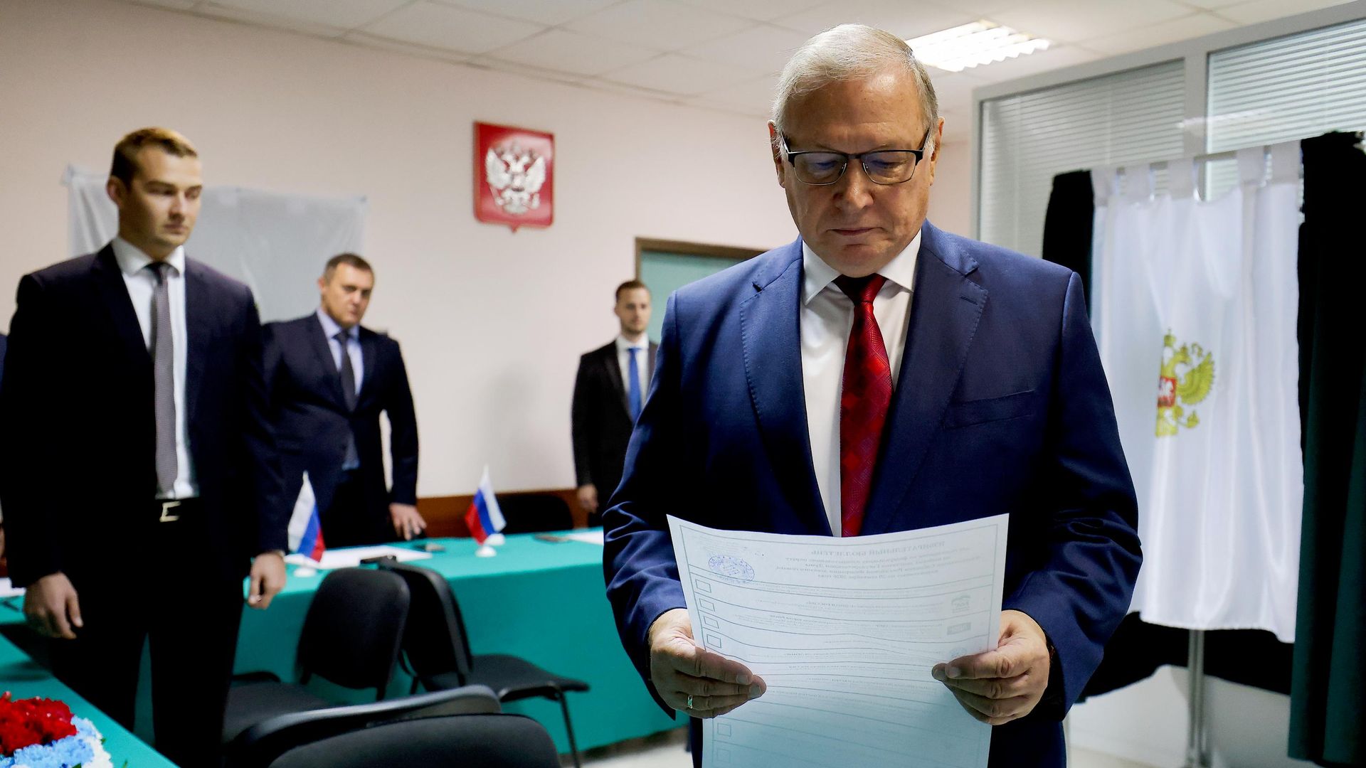 Посол РФ в Молдавии Олег Озеров голосует на выборах депутатов Государственной Думы РФ девятого созыва на избирательном участке в Кишиневе Посол РФ в Молдавии Олег Озеров голосует на выборах депутатов Государственной Думы РФ девятого созыва на избирательном участке в Кишиневе - РИА Новости, 1920, 20.09.2026