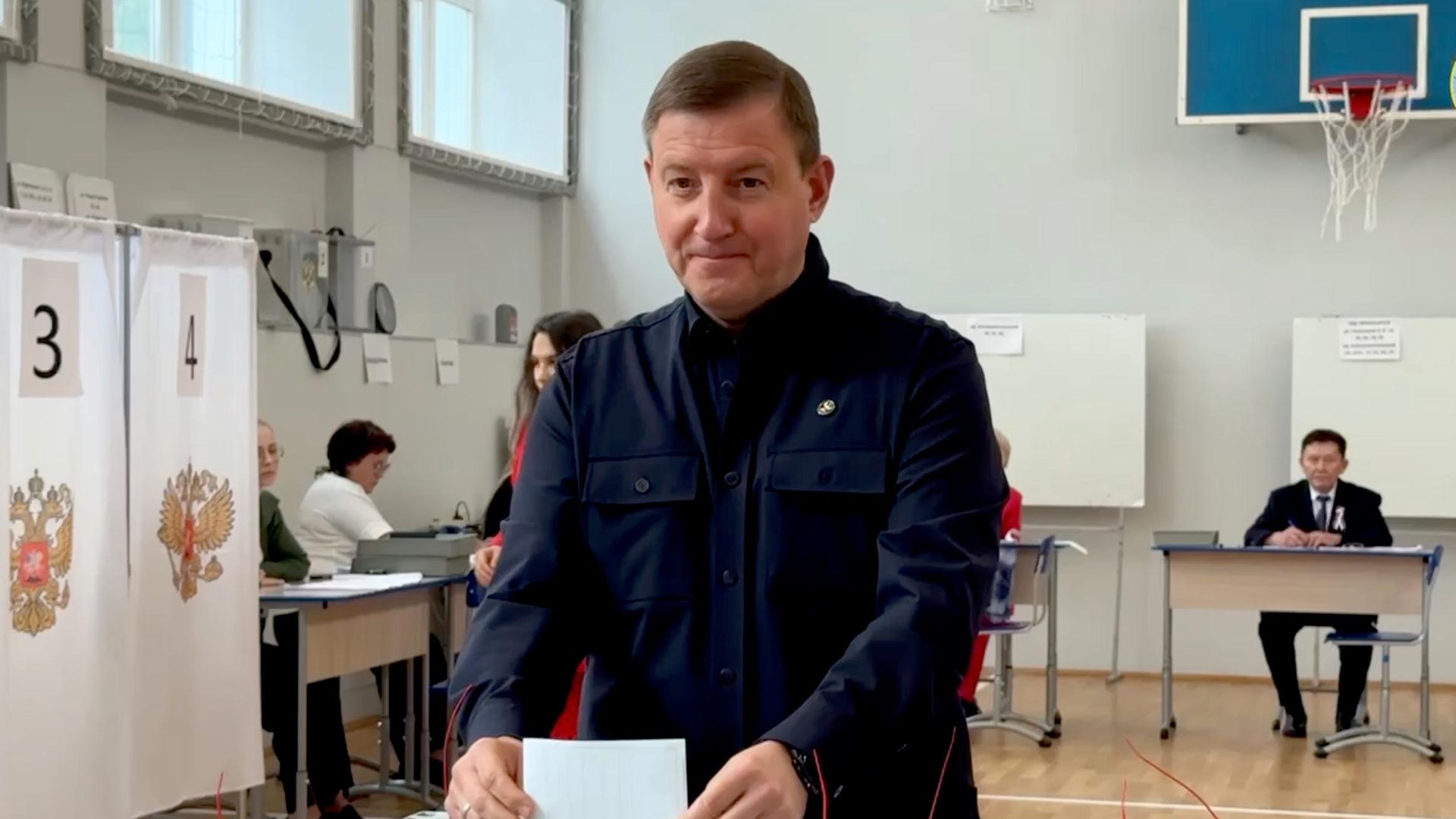 Глава Республики Алтай Андрей Турчак проголосовал на выборах на участке в лицее №1 Горно-Алтайска Глава Республики Алтай Андрей Турчак проголосовал на выборах на участке в лицее №1 Горно-Алтайска - РИА Новости, 1920, 20.09.2026