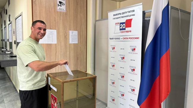 Голосование на выборах депутатов Государственной Думы IX созыва на избирательном участке в Таджикистане 