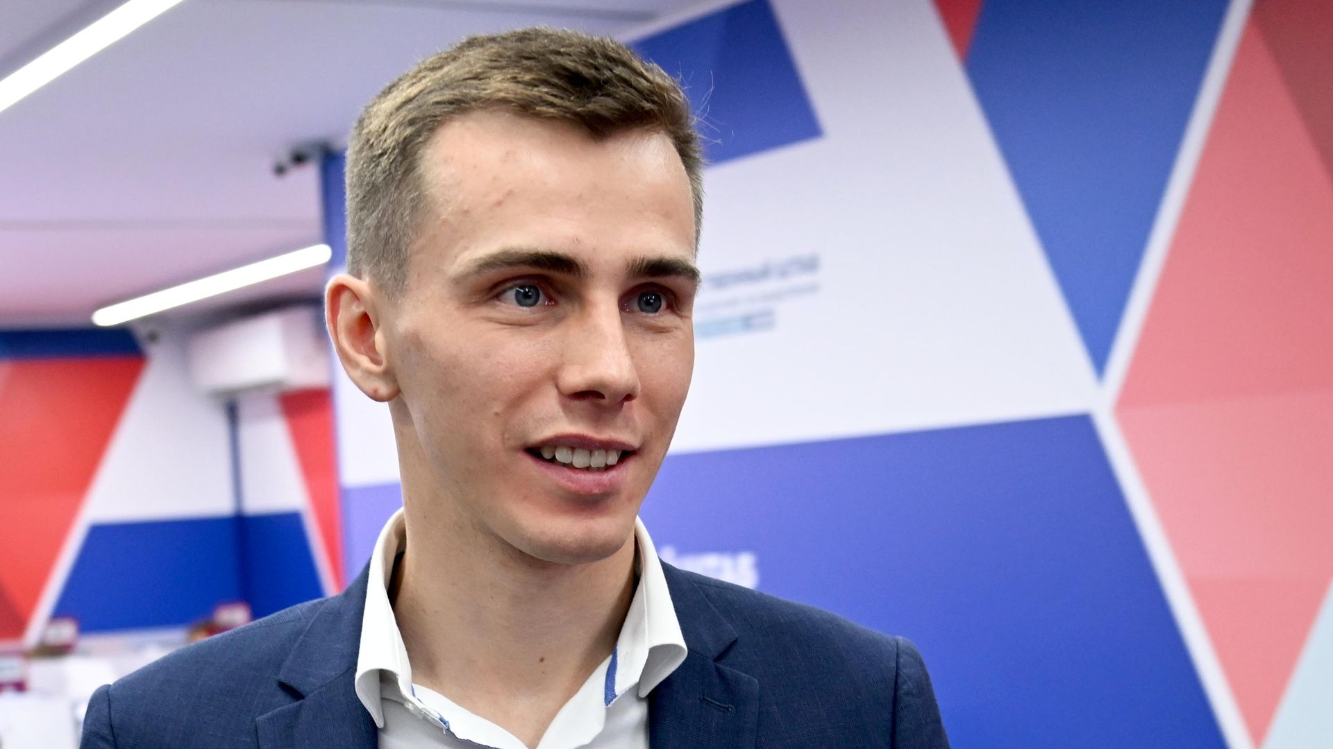 Кандидат в депутаты Государственной Думы РФ девятого созыва от партии Единая Россия Владислав Головин после голосования на выборах в Госдуму Кандидат в депутаты Государственной Думы РФ девятого созыва от партии Единая Россия Владислав Головин после голосования на выборах в Госдуму - РИА Новости, 1920, 20.09.2026