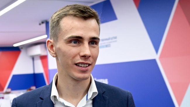 Кандидат в депутаты Государственной Думы РФ девятого созыва от партии Единая Россия Владислав Головин после голосования на выборах в Госдуму