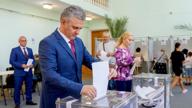 Президент Приднестровской Молдавской Республики Вадим Красносельский на голосовании на выборах депутатов Государственной Думы РФ в Тирасполе. 20 сентября 2026