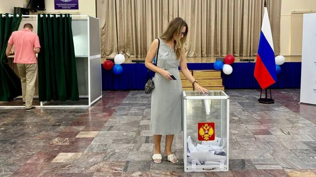Избирательный участок, организованный на территории российской дипмиссии в Ханое