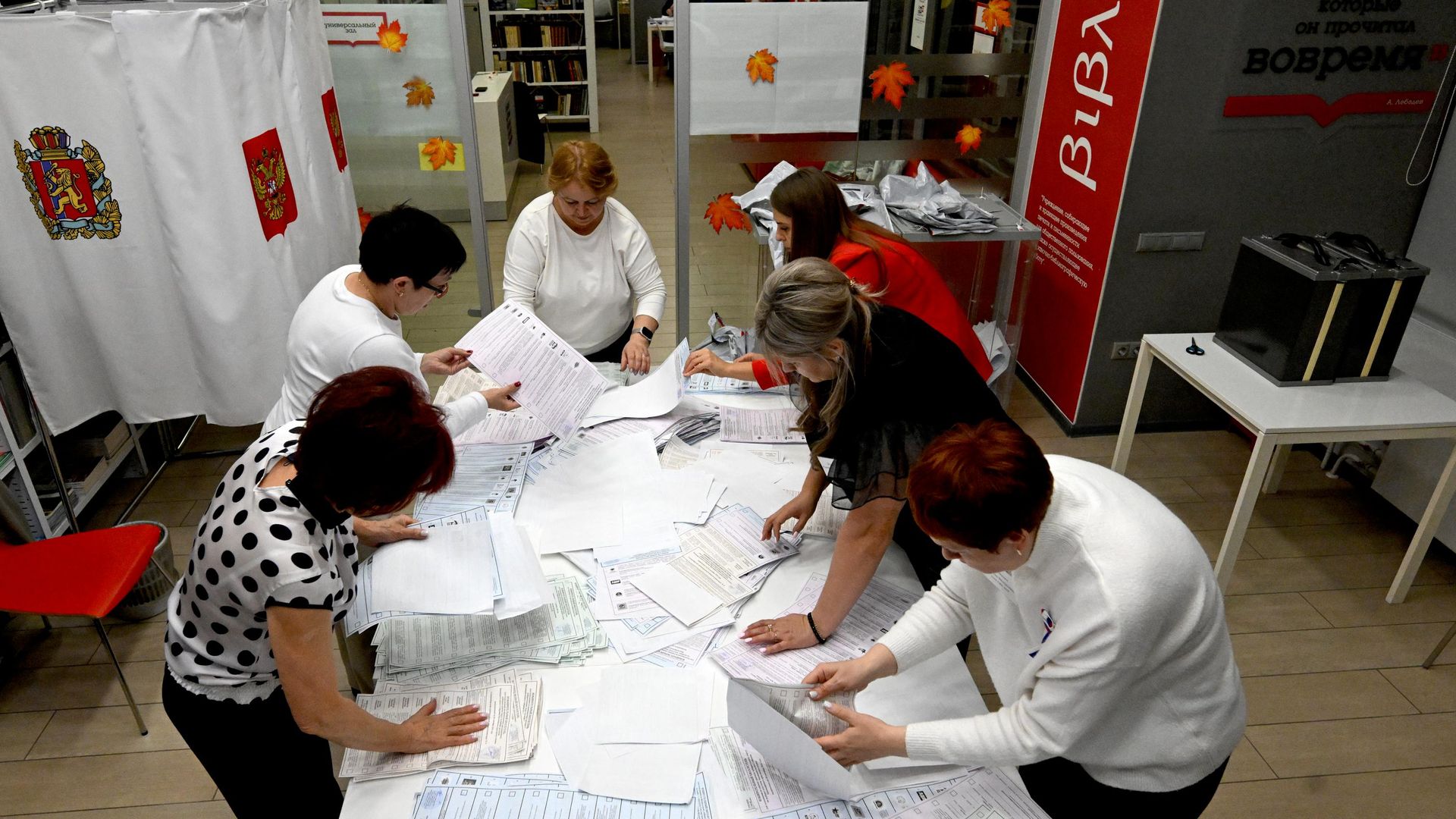 Подсчет голосов на выборах в Госдуму Подсчет голосов на выборах в Госдуму - РИА Новости, 1920, 23.09.2026
