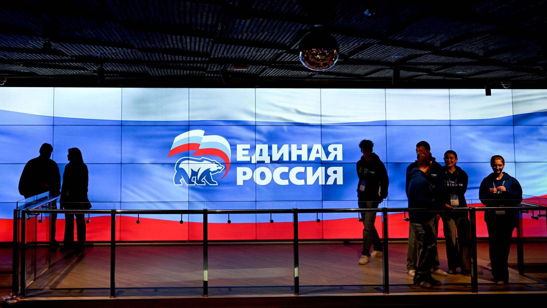 В штабе общественной поддержки политической партии Единая Россия в Москве В штабе общественной поддержки политической партии Единая Россия в Москве - РИА Новости, 1920, 21.09.2026
