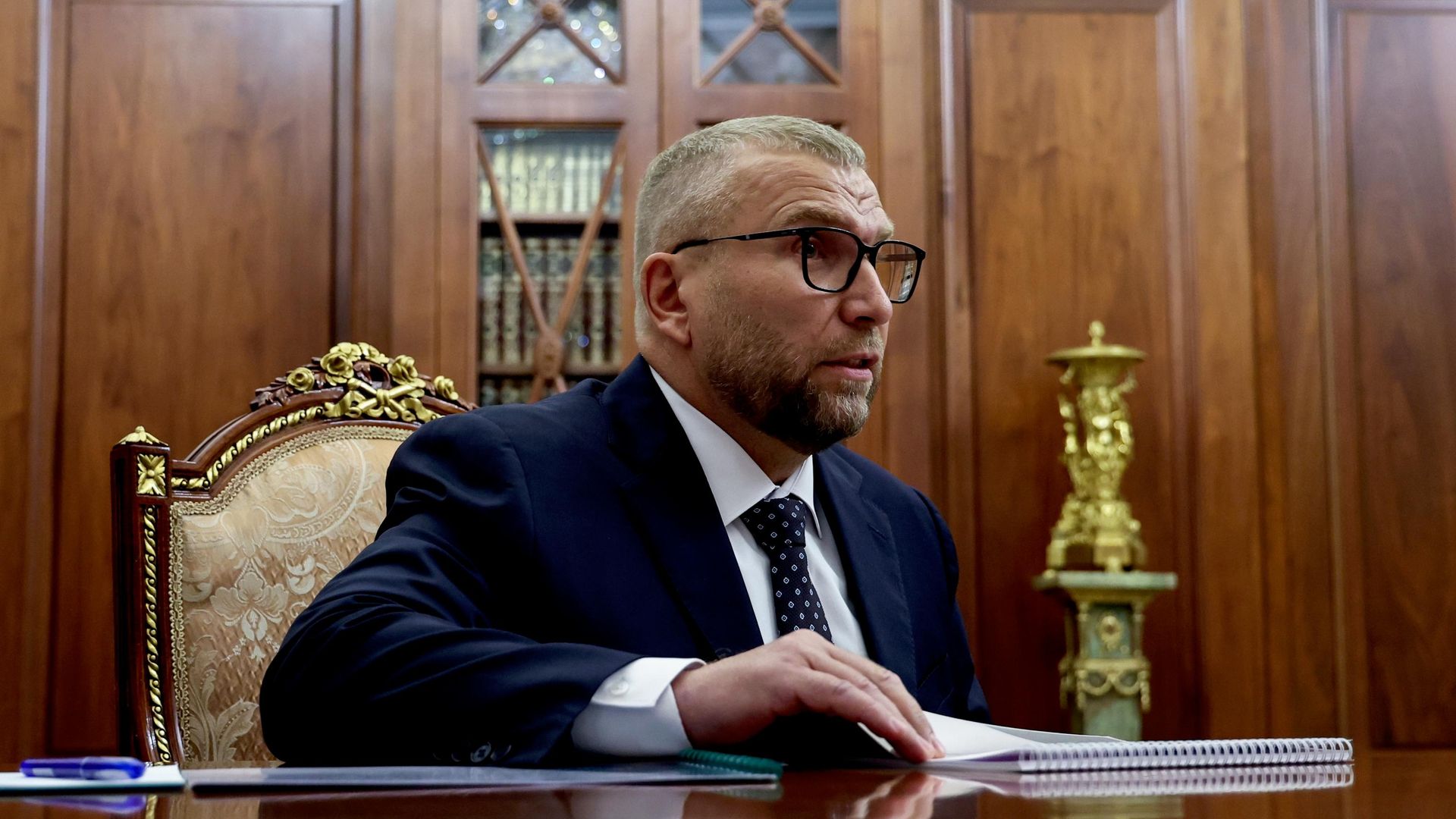 Глава Федеральной таможенной службы Валерий Пикалев во время встречи с президентом РФ Владимиром Путиным - РИА Новости, 1920, 21.09.2026