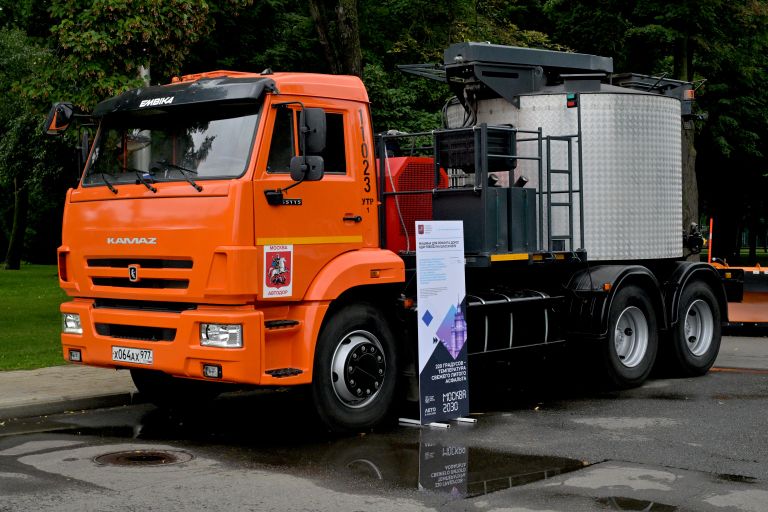 Машина для ремонта дорог КДМ-7881022 Машина для ремонта дорог КДМ-7881022