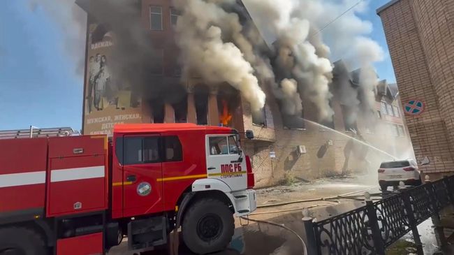 Ликвидация пожара в ТЦ Солнечный в Стерлитамаке. Кадр видео