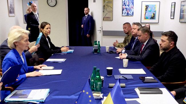 Председатель Европейской комиссии Урсула фон дер Ляйен и Владимир Зеленский во время встречи в рамках 81-й сессии Генеральной Ассамблеи ООН в Нью-Йорке