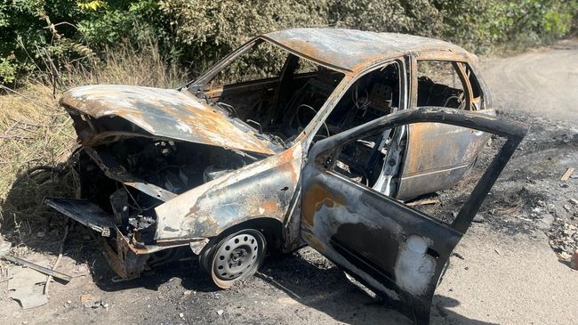 Дрон атаковал гражданский автомобиль Дрон атаковал гражданский автомобиль