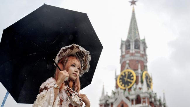 Девушка на Красной площади в Москве