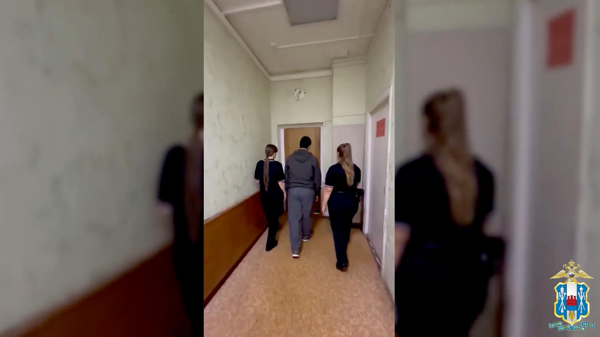 Задержание подростка, планировавшего поджечь отдел полиции в Ростове-на-Дону Задержание подростка, планировавшего поджечь отдел полиции в Ростове-на-Дону - РИА Новости, 1920, 24.09.2026