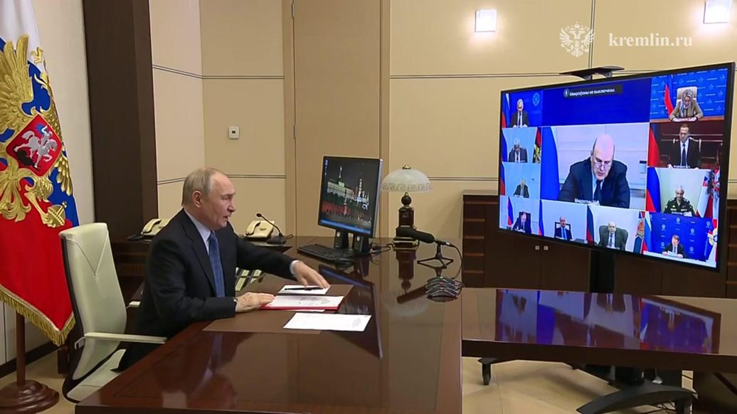 Путин обсудил с СБ меры по нейтрализации угроз общественной безопасности