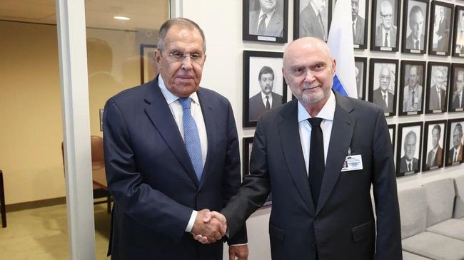 Министр иностранных дел РФ Сергей Лавров и генсек ОБСЕ Феридун Синирлиоглу во время встречи на полях Генассамблеи ООН