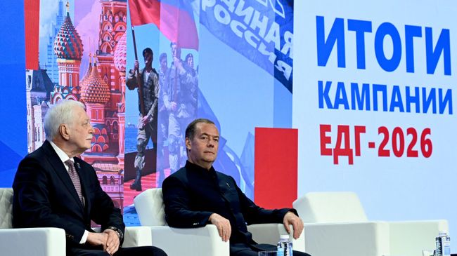 Медведев предложил Терешковой остаться на посту главы комиссии по этике