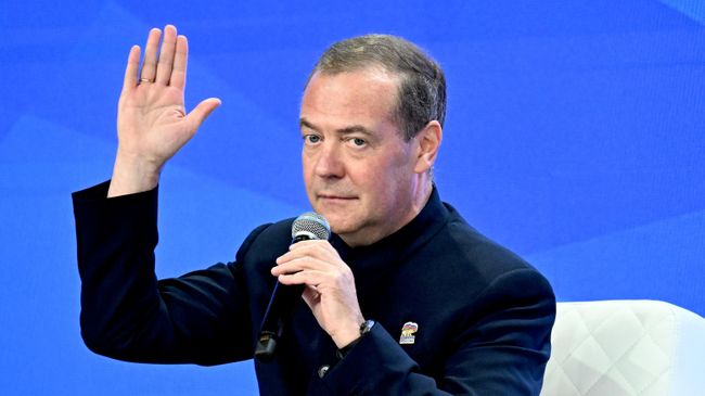 Заместитель председателя Совета безопасности РФ, председатель партии Единая Россия Дмитрий Медведев на совместном заседании бюро высшего совета и президиума генсовета Единой России в Москве. 24 сентября 2026