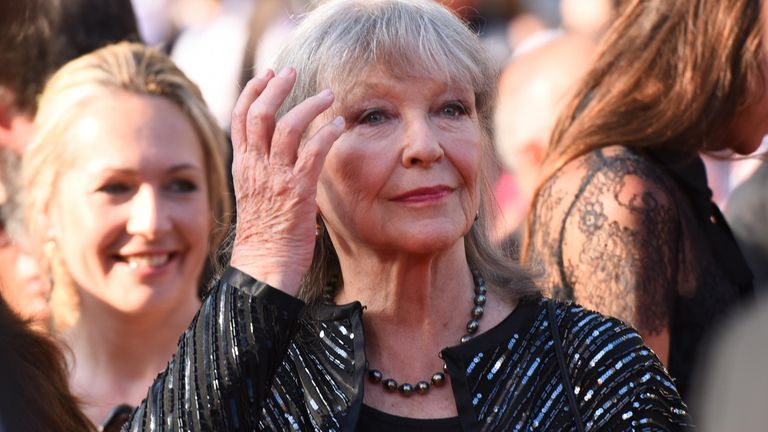 Актриса Марина Влади на красной дорожке церемонии закрытия 70-го Каннского международного кинофестиваля