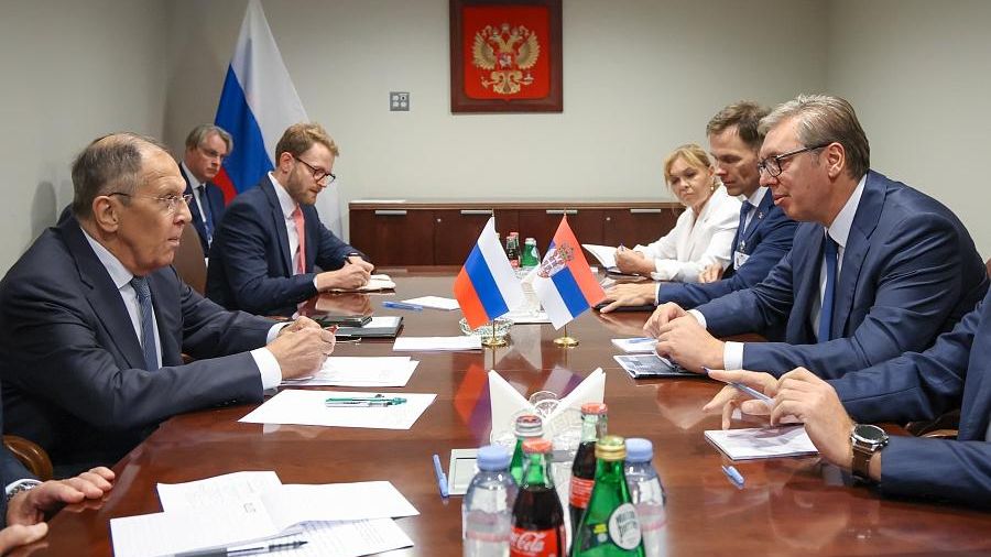 Министр иностранных дел РФ Сергей Лавров и президент Сербии Александр Вучич во время встречи на полях Генассамблеи ООН. 24 сентября 2026 Министр иностранных дел РФ Сергей Лавров и президент Сербии Александр Вучич во время встречи на полях Генассамблеи ООН. 24 сентября 2026 - РИА Новости, 1920, 24.09.2026