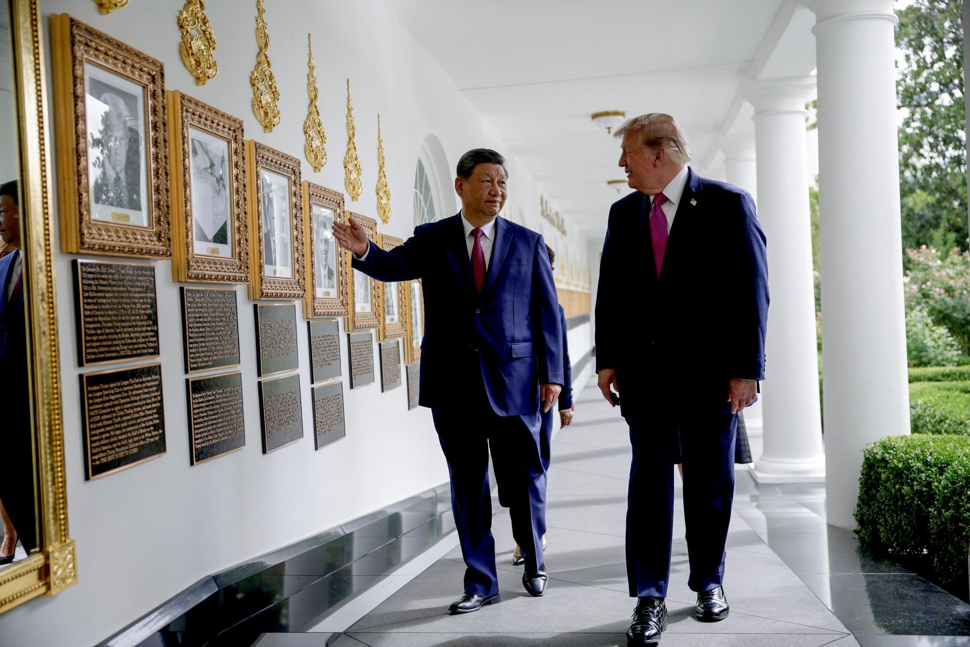 Председатель КНР Си Цзиньпин и президент США Дональд Трамп на президентской алее славы в Белом доме Председатель КНР Си Цзиньпин и президент США Дональд Трамп на президентской алее славы в Белом доме - РИА Новости, 1920, 25.09.2026