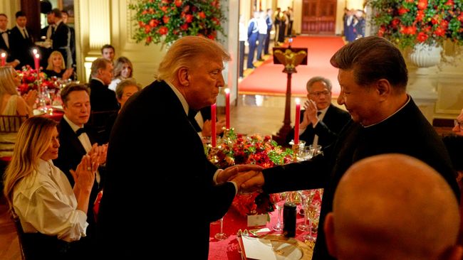 Председатель КНР Си Цзиньпин и президент США Дональд Трамп во время ужина в Белом доме. 24 сентября 2026 Председатель КНР Си Цзиньпин и президент США Дональд Трамп во время ужина в Белом доме. 24 сентября 2026
