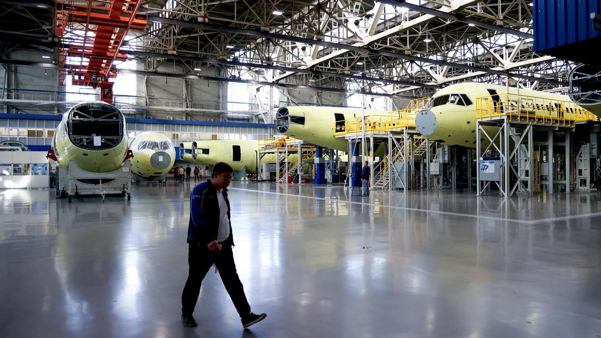 Производство самолета МС-21 на Иркутском авиазаводе Производство самолета МС-21 на Иркутском авиазаводе - РИА Новости, 1920, 28.09.2026