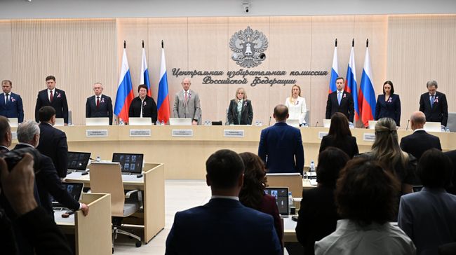 Минута молчания в знак траура по погибшим сотрудникам УИК на заседании ЦИК РФ Минута молчания в знак траура по погибшим сотрудникам УИК на заседании ЦИК РФ