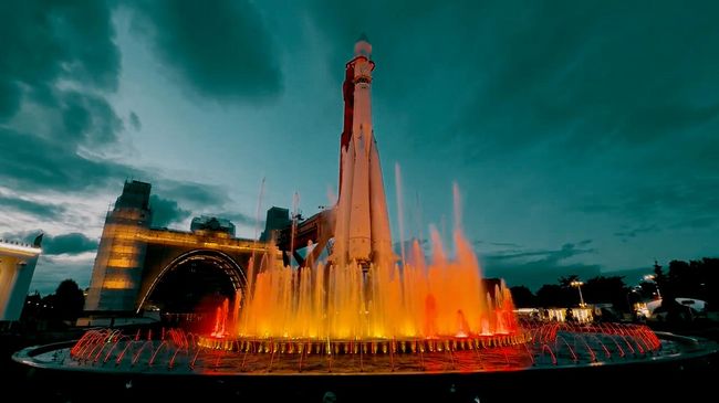 На ВДНХ после модернизации открыли новый светодинамический фонтан