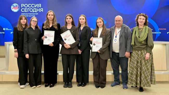Церемония вручения дипломов учрежденной Международной медиагруппой Россия сегодня стипендии имени военкора Ростислава Журавлева
