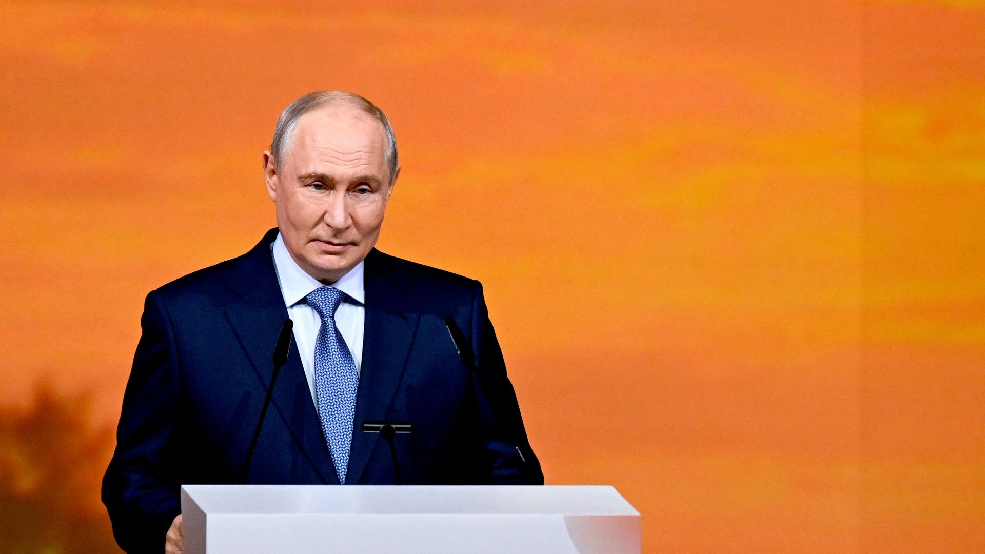 Президент России Владимир Путин выступает на XII Международном форуме объединенных культур в Санкт-Петербурге Президент России Владимир Путин выступает на XII Международном форуме объединенных культур в Санкт-Петербурге - РИА Новости, 1920, 25.09.2026