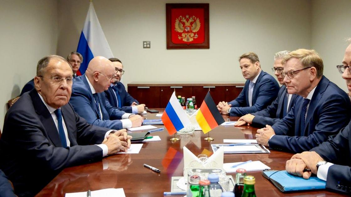 Министр иностранных дел России Сергей Лавров во время встречи с главой МИД Германии Йоханом Вадефулем - РИА Новости, 1920, 28.09.2026