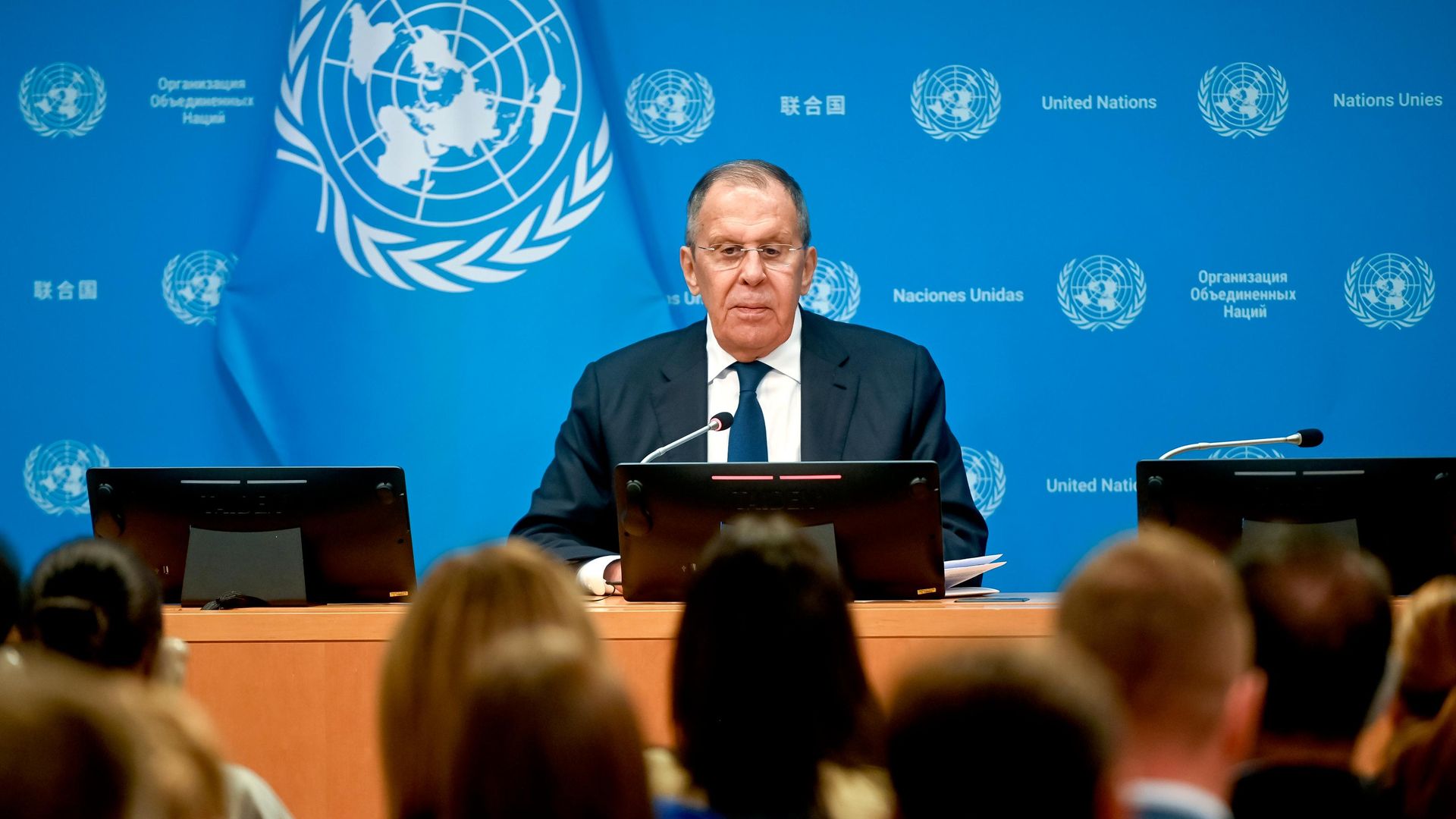 Министр иностранных дел РФ Сергей Лавров во время пресс-подхода на полях 81-й сессии Генассамблеи ООН в Нью-Йорке - РИА Новости, 1920, 26.09.2026