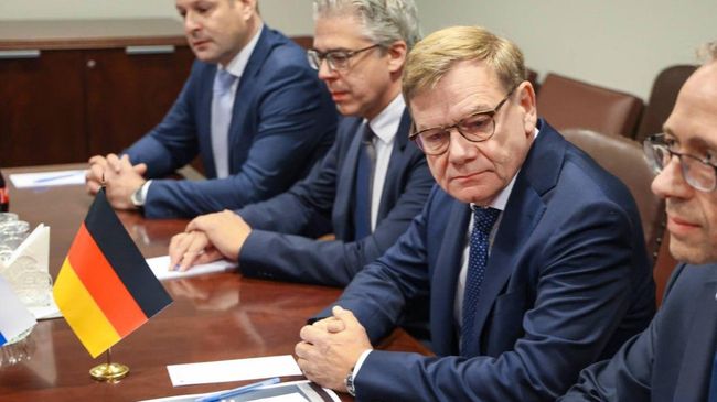 Глава МИД ФРГ Йоханн Вадефуль во время встречи с министром иностранных дел РФ Сергеем Лавровым Глава МИД ФРГ Йоханн Вадефуль во время встречи с министром иностранных дел РФ Сергеем Лавровым