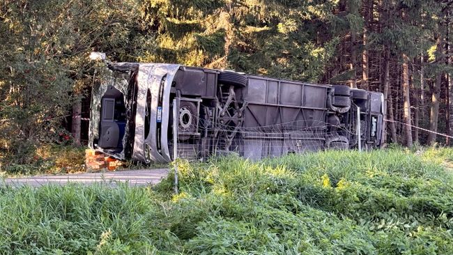 На месте ДТП с участием туристического автобуса возле города Бухлоэ в Баварии. 27 сентября 2026