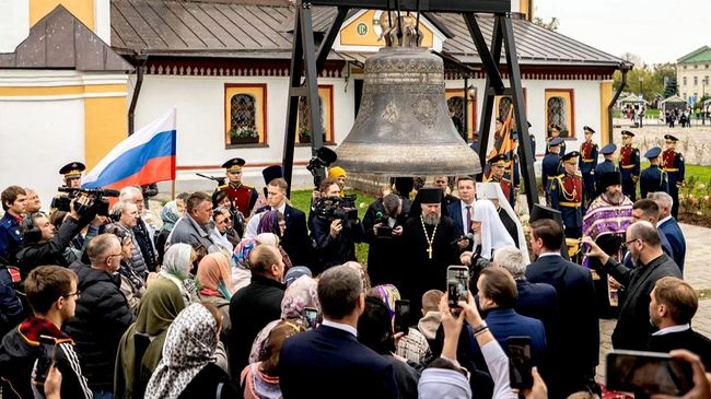 Патриарх Московский и всея Руси Кирилл во время посещения Воскресенского кафедрального собора в городе Суздале Владимирской области