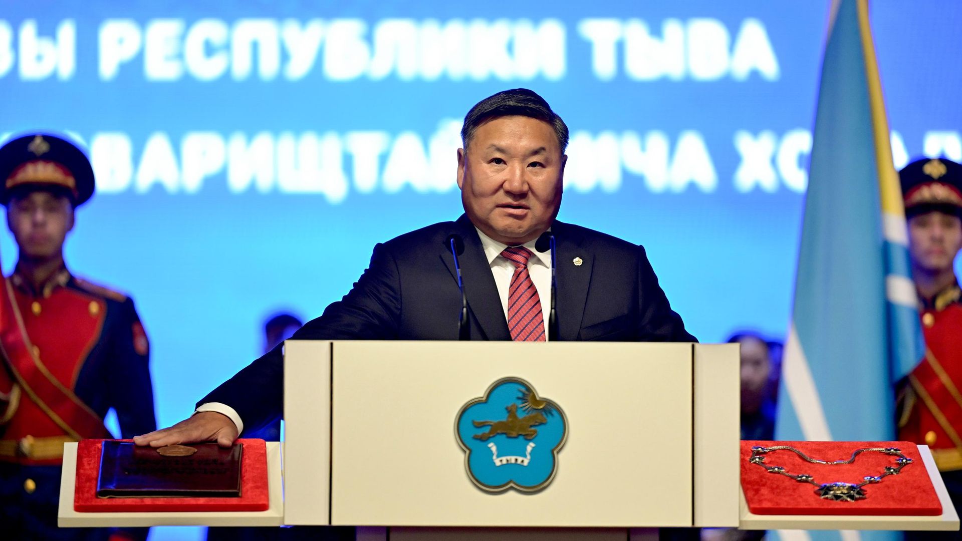 Глава Республики Тыва Владислав Ховалыг на церемонии своей инаугурации. 28 сентября 2026 - РИА Новости, 1920, 28.09.2026