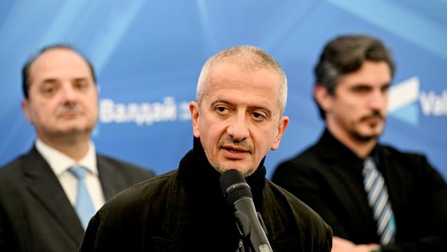 Театральный режиссер, актер театра и кино Константин Богомолов на пресс-подходе XXIII ежегодного заседания международного дискуссионного клуба Валдай в Подмосковье. 28 сентября 2026 Театральный режиссер, актер театра и кино Константин Богомолов на пресс-подходе XXIII ежегодного заседания международного дискуссионного клуба Валдай в Подмосковье. 28 сентября 2026