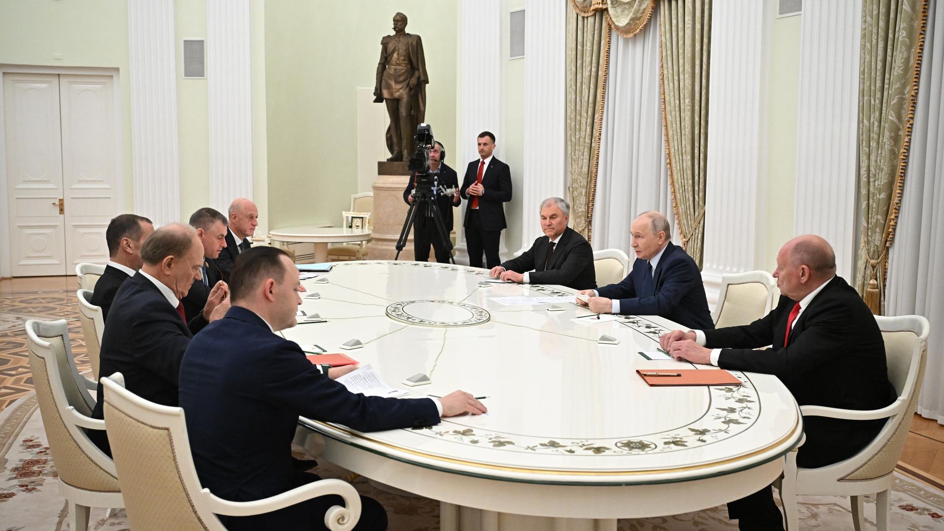 Президент РФ Владимир Путин на встрече с руководителями политических партий, прошедших в Госдуму РФ по итогам выборов Президент РФ Владимир Путин на встрече с руководителями политических партий, прошедших в Госдуму РФ по итогам выборов - РИА Новости, 1920, 28.09.2026