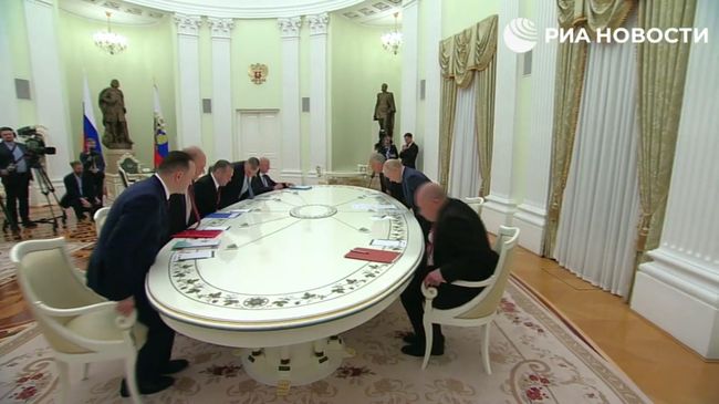Путин на встрече с руководителями партий, прошедших в Госдуму 