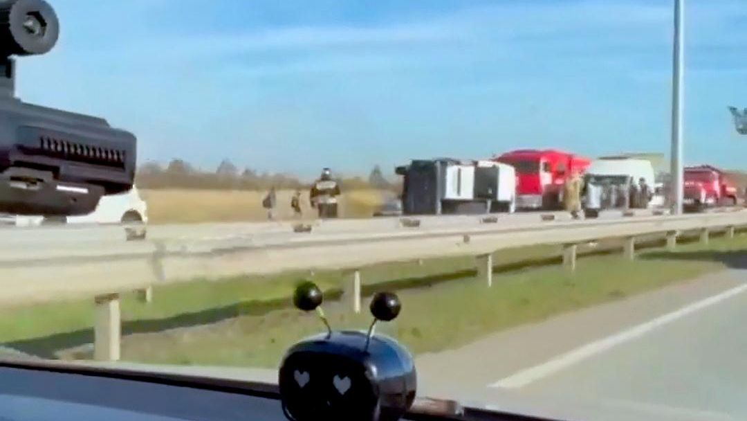 Автобус с пассажирами опрокинулся на бок из-за ДТП на трассе в Татарстане - РИА Новости, 1920, 29.09.2026
