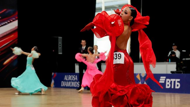 Участница на Чемпионате и первенстве России по танцевальному спорту в екатеринбургском КВЦ Екатеринбург Экспо Участница на Чемпионате и первенстве России по танцевальному спорту в екатеринбургском КВЦ Екатеринбург Экспо