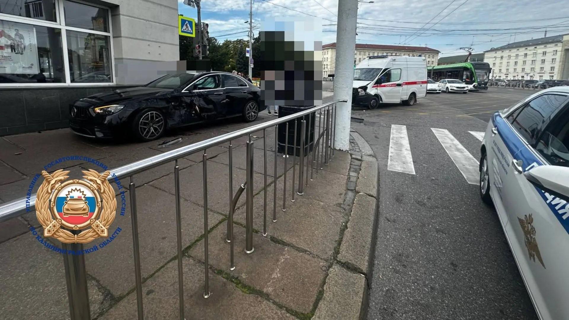 Последствия ДТП с участием скорой помощи в Калининграде Последствия ДТП с участием скорой помощи в Калининграде - РИА Новости, 1920, 29.09.2026
