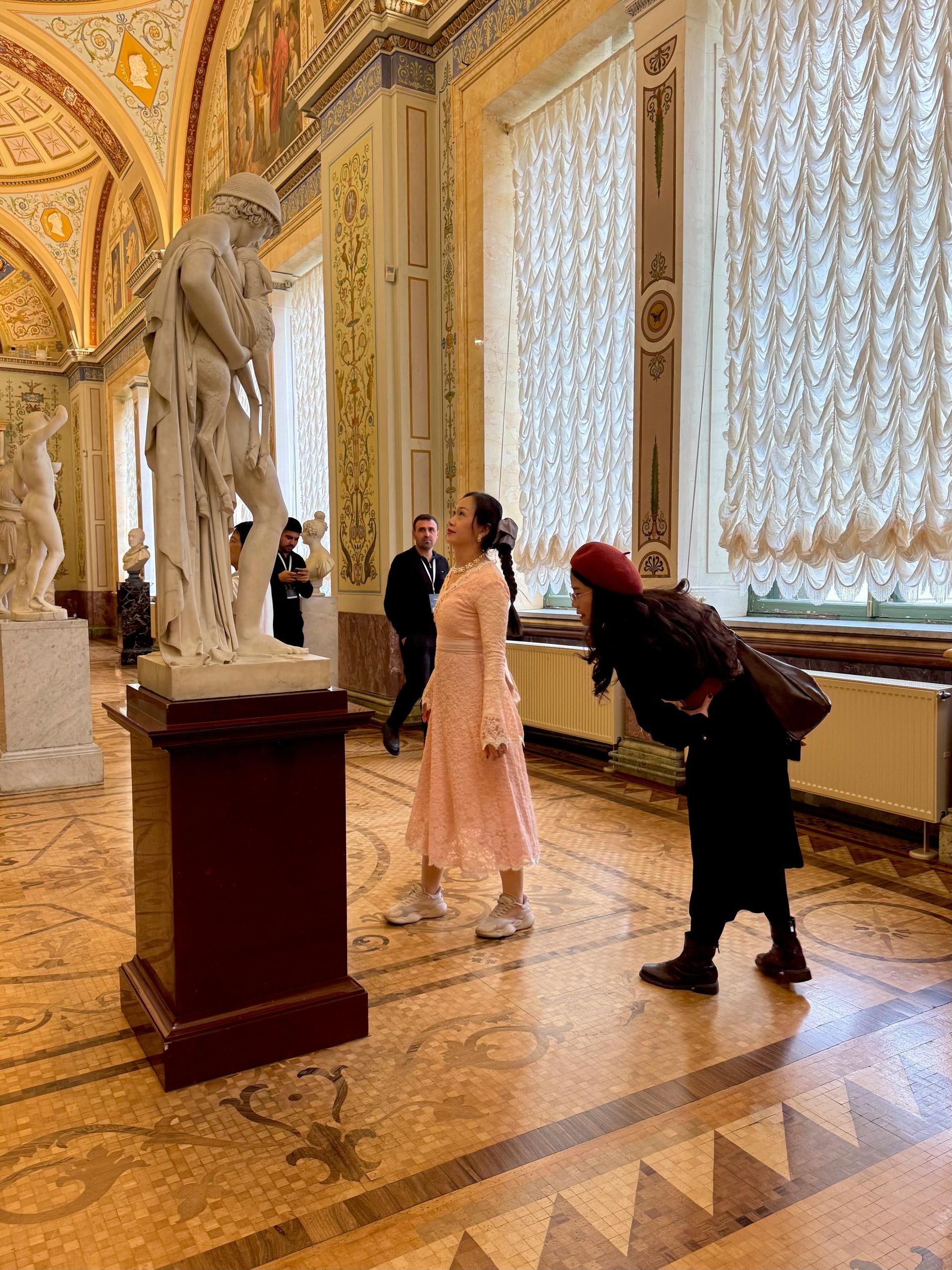Посетители в музейном комплексе Эрмитаж - РИА Новости, 1920, 29.09.2026