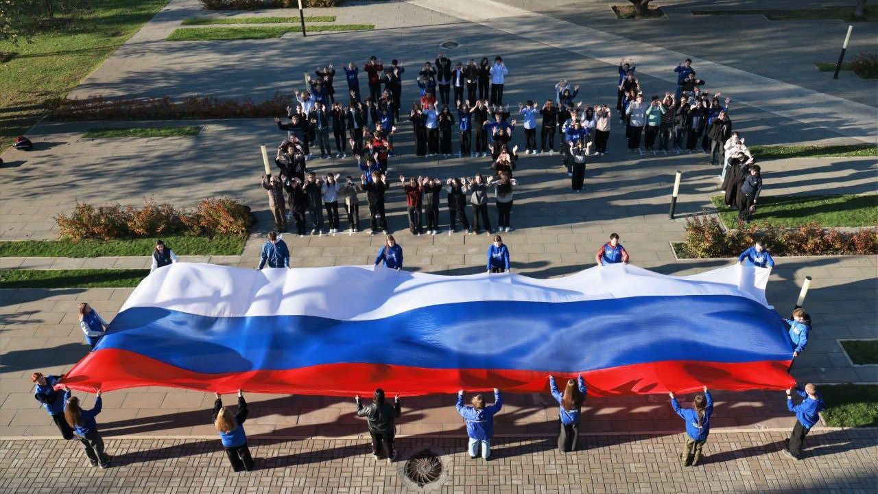 Патриотический флешмоб в подмосковном Реутове Патриотический флешмоб в подмосковном Реутове - РИА Новости, 1920, 29.09.2026
