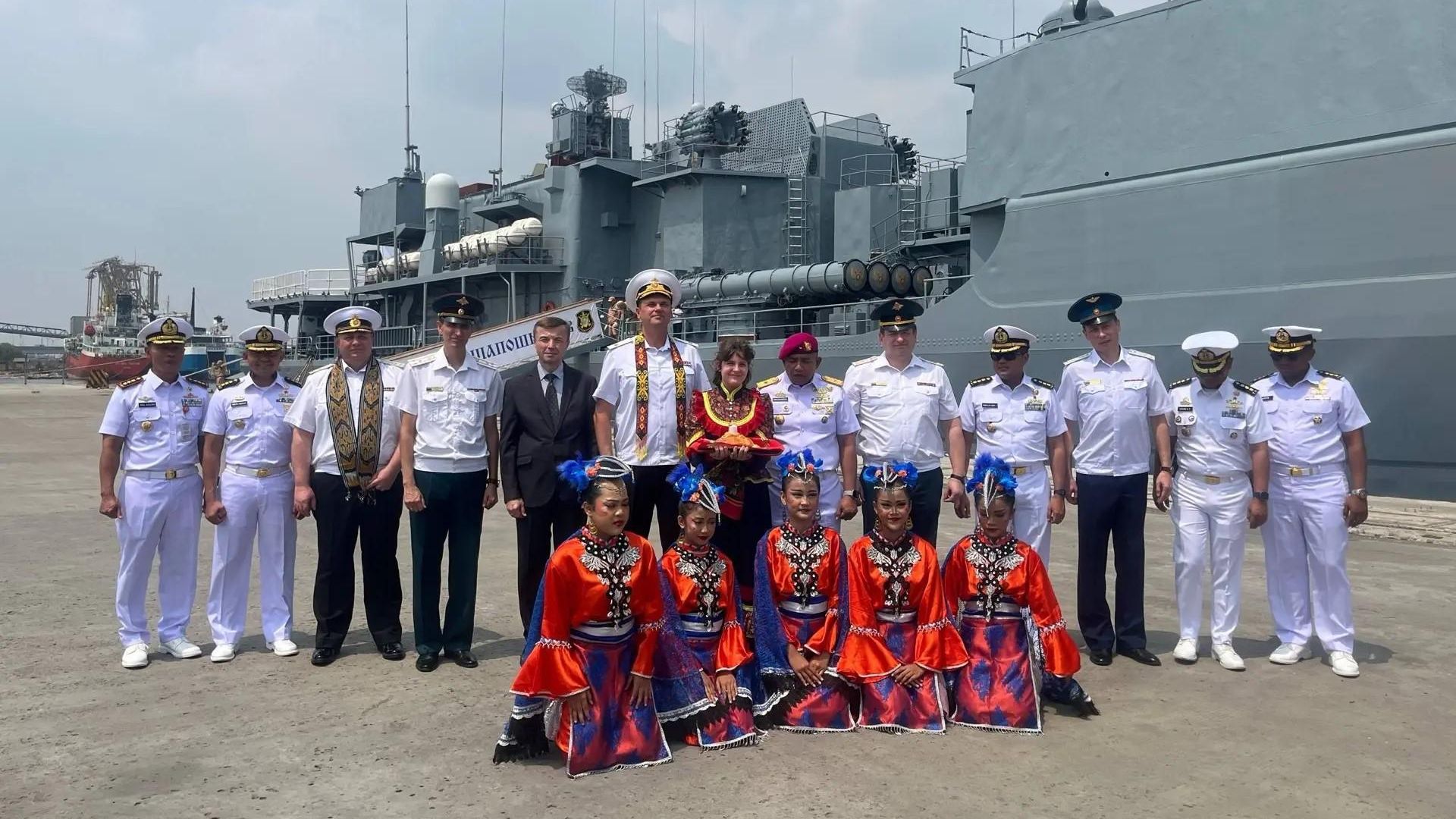 Встреча российских моряков в Джакарте Встреча российских моряков в Джакарте - РИА Новости, 1920, 30.09.2026